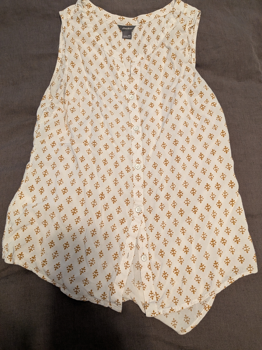 Eddie Bauer Cream Sleeveless Button-Front Top with Mustard Motif